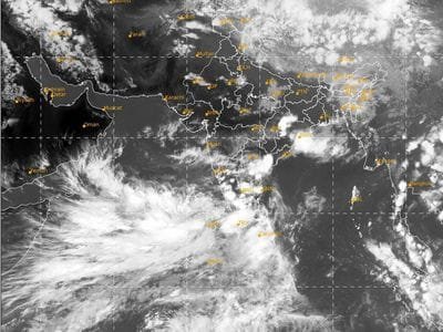 You are currently viewing ଦିନକ ପରେ ଗୁଜରାଟ ଉପକୂଳ ଅତିକ୍ରମ କରିବ ବାତ୍ୟା ‘ତଉକତେ’